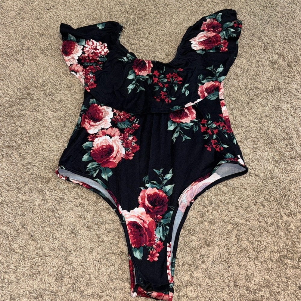 Black Rose Print Off The Shoulder Bodysuit 🥀🖤